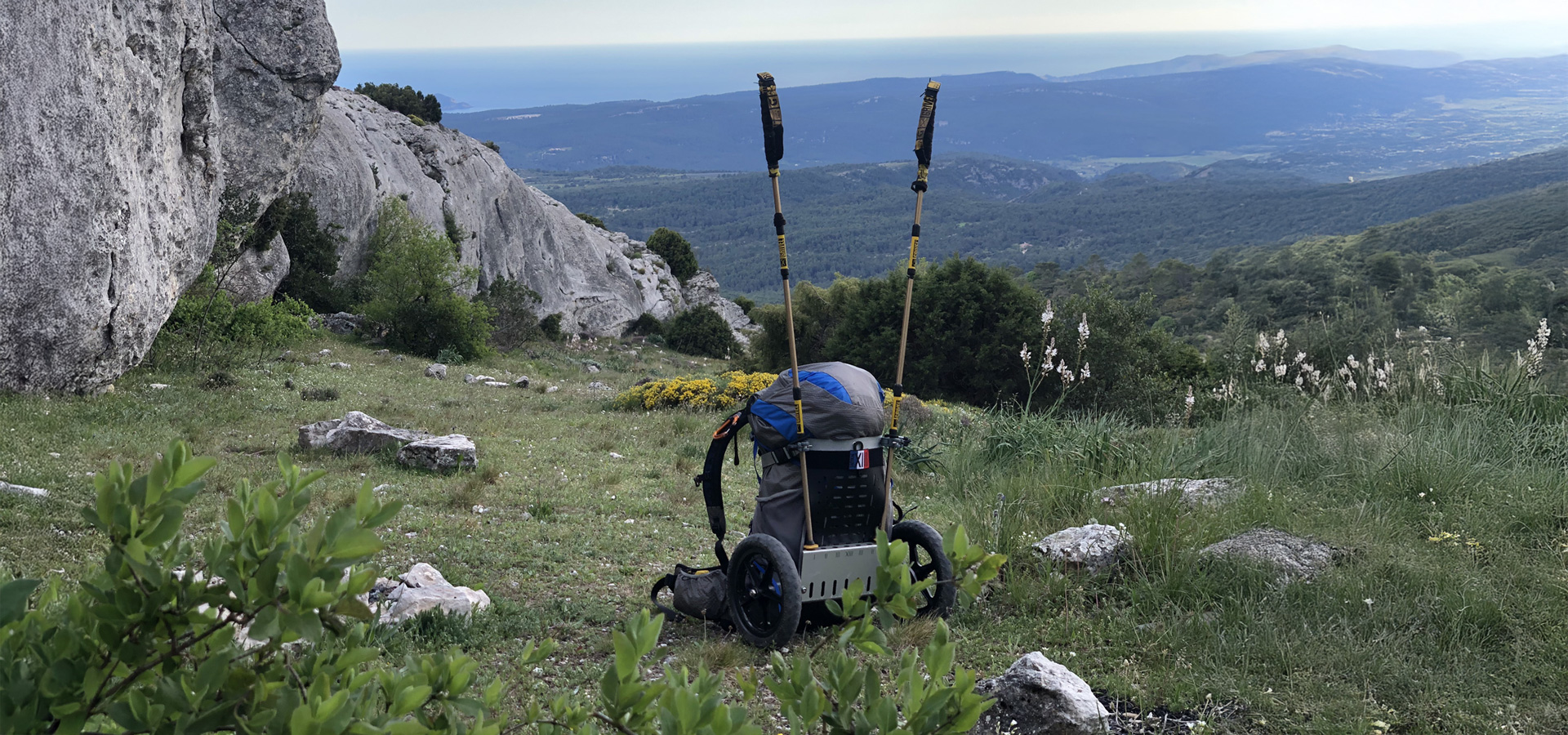 Découvrez 4 raisons de choisir le chariot de randonnée Model X-Trek !